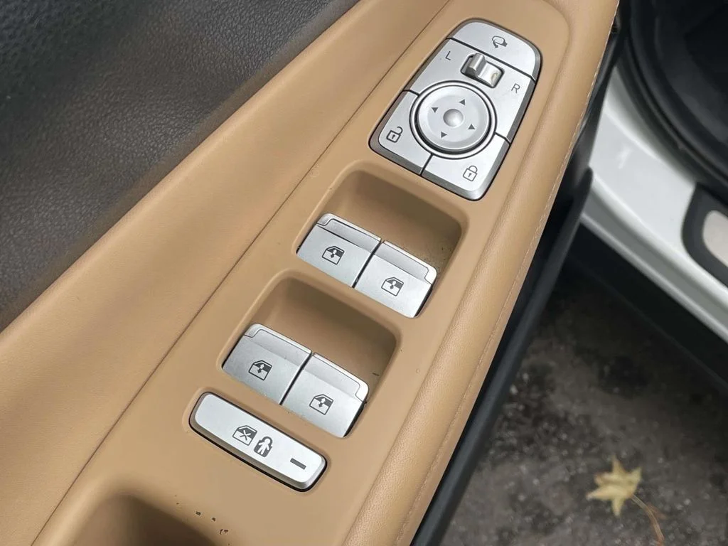 Used 2022 Gray Hyundai Calligraphy image 17