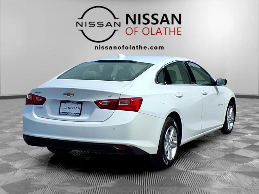 Used 2024 White Chevrolet LT image 28