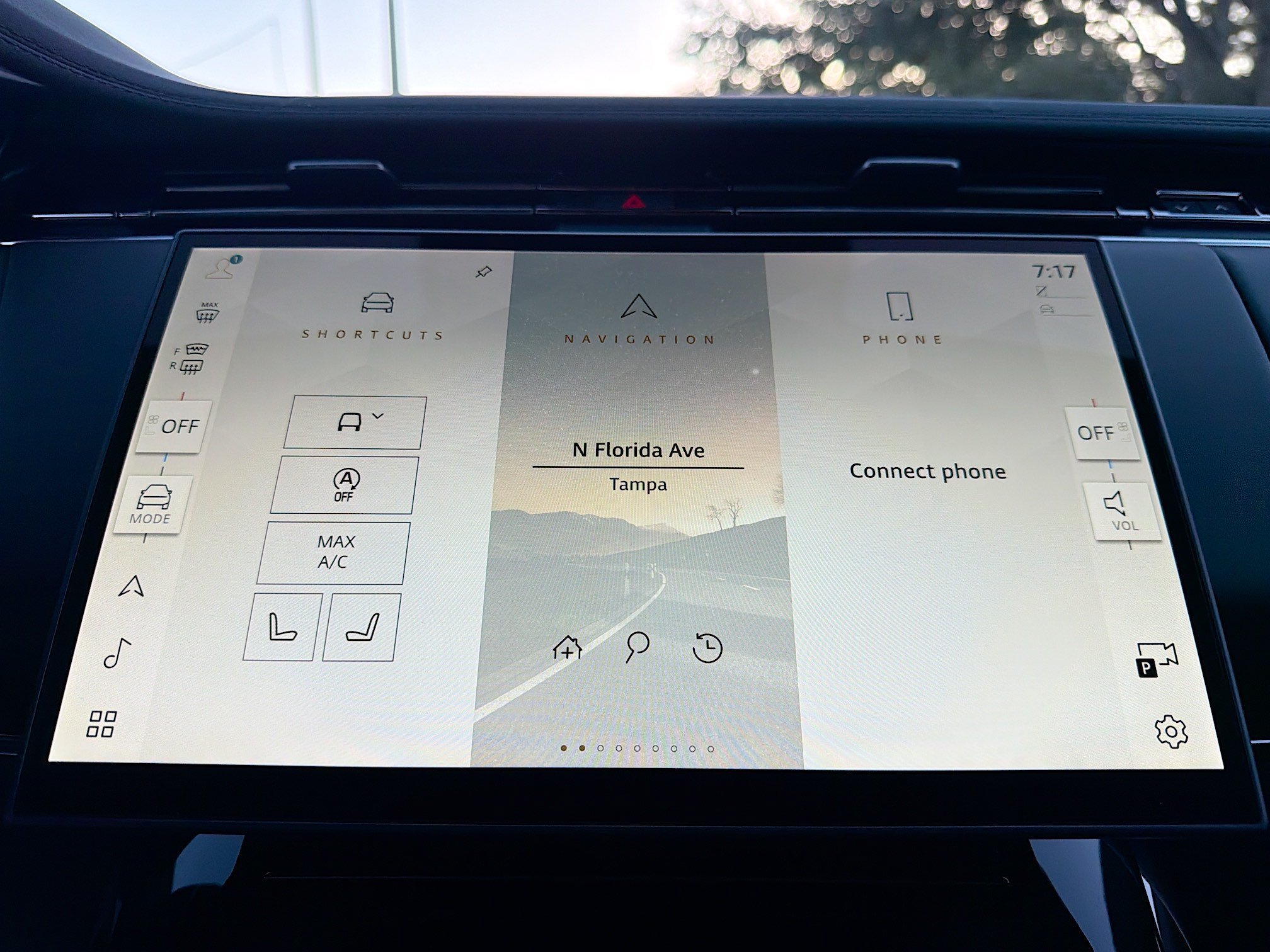 New 2026 Santorini Black LAND ROVER Dynamic SE image 29