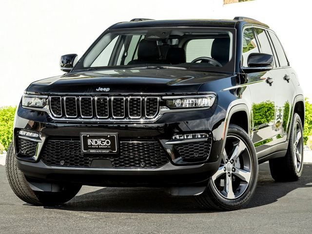 Used 2022 Diamond Black Crystal Pearlcoat Jeep Limited image 1