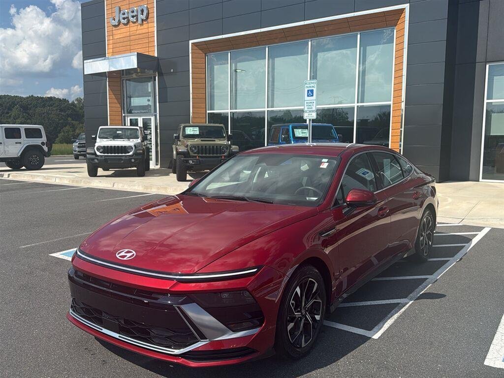 Used 2025 Ultimate red Hyundai SEL image 1