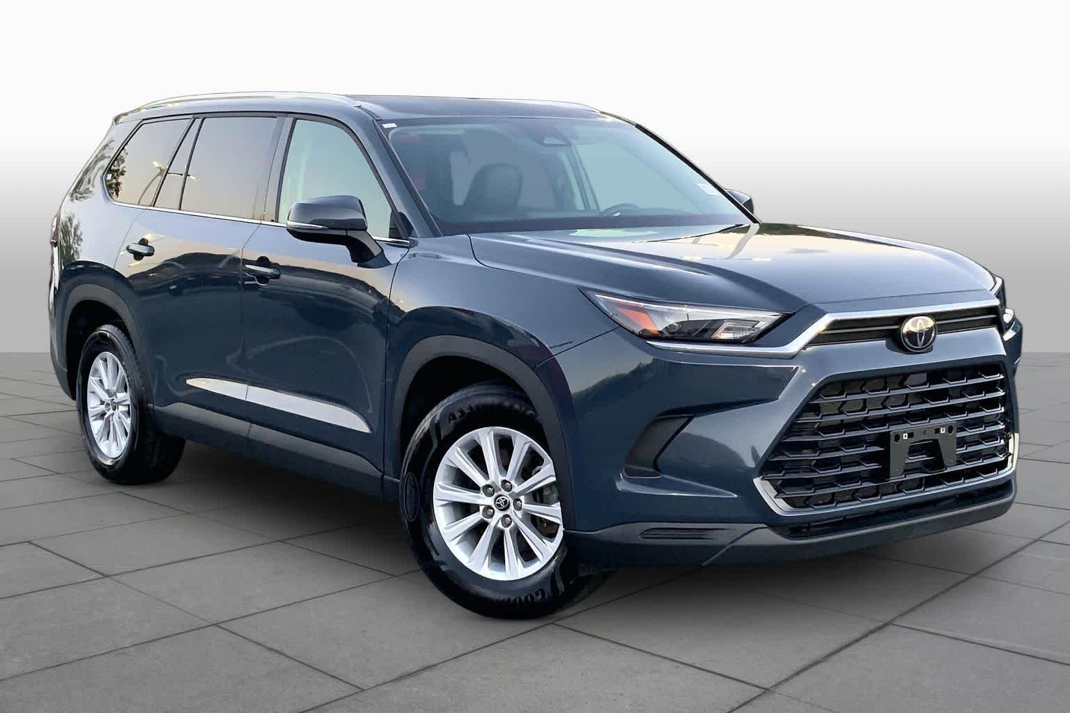 Used 2025 Storm Cloud Toyota XLE image 3