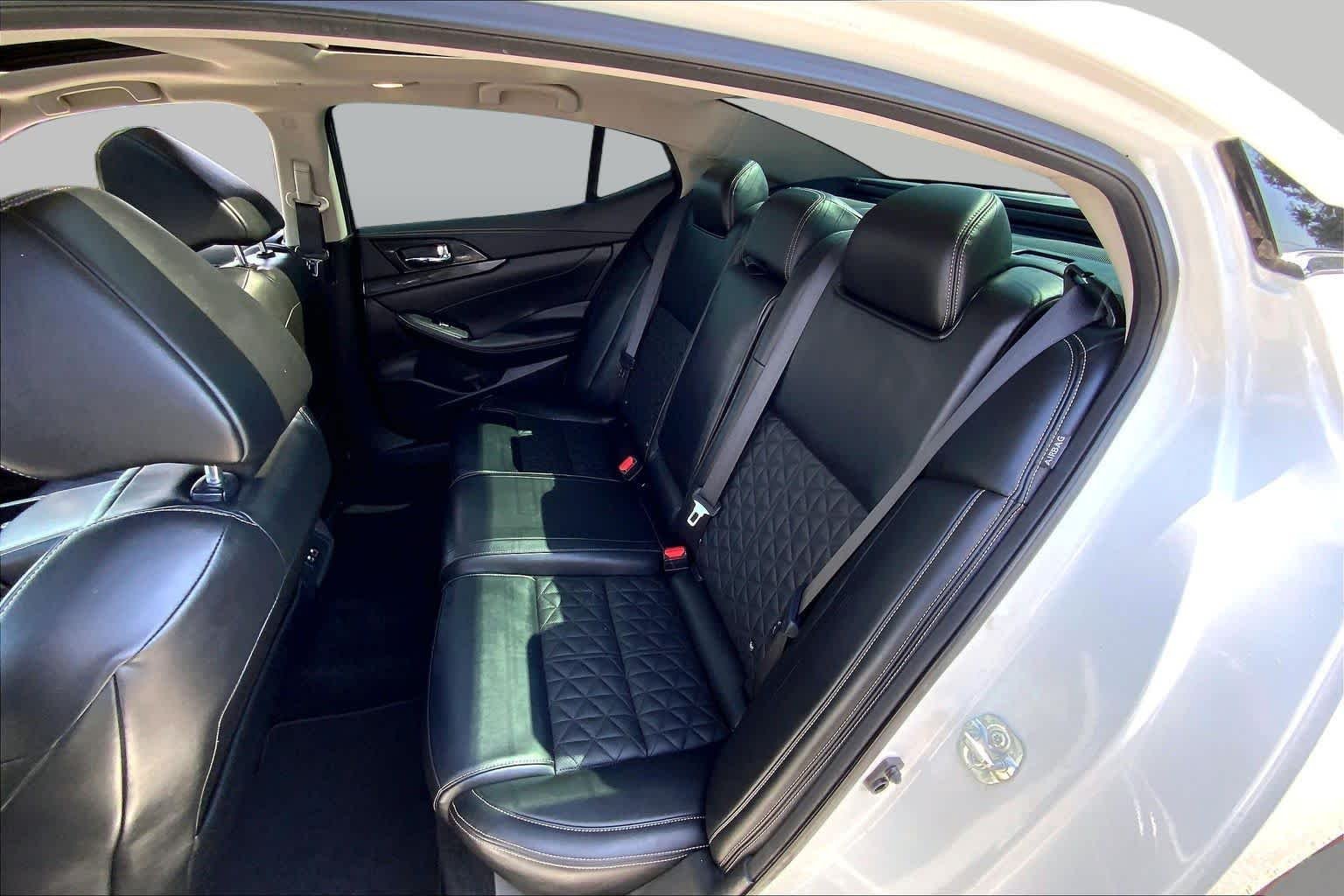 Certified Used 2019 Pearl White Tricoat Nissan Platinum image 19