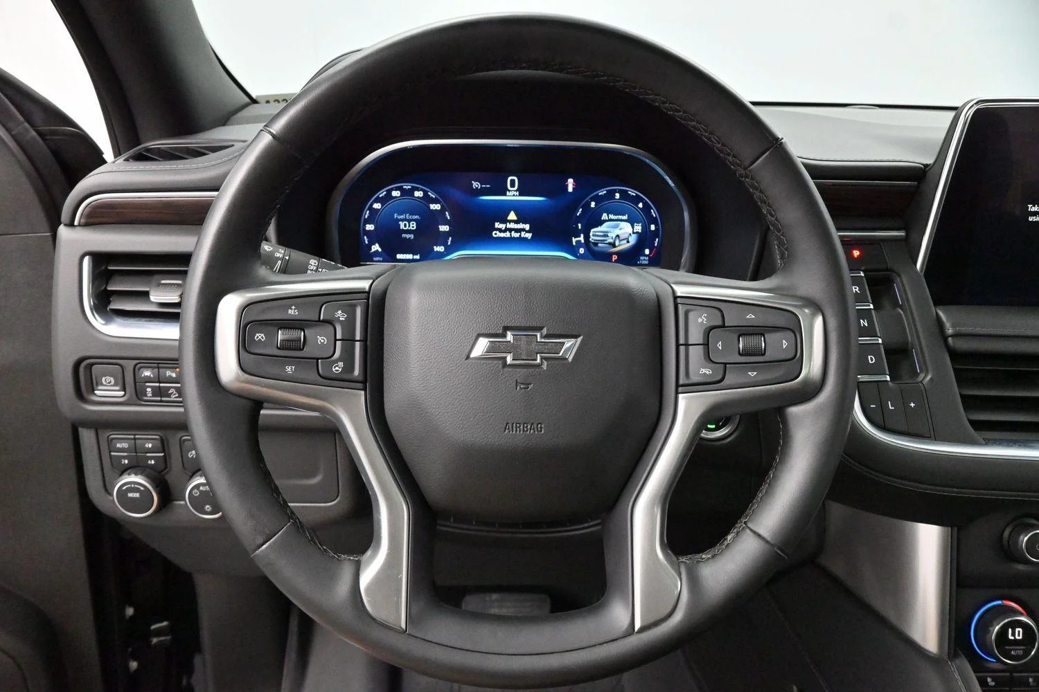 Used 2023 Black Chevrolet Z71 image 15