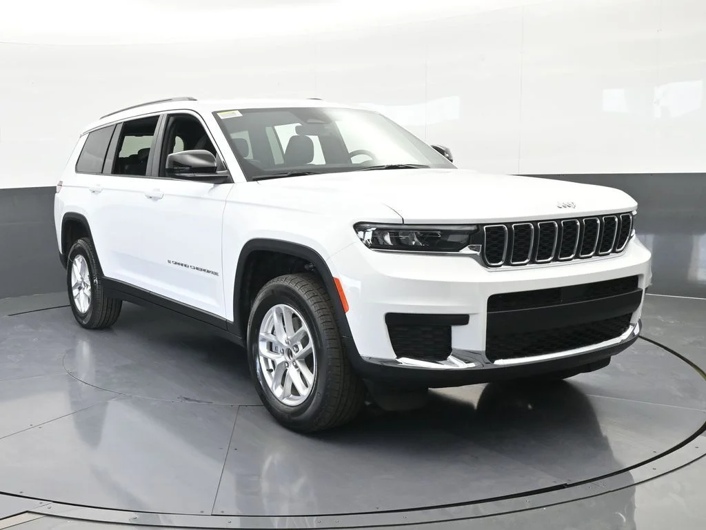 New 2026 Bright White Clear-Coat Exterior Paint Jeep Laredo image 9