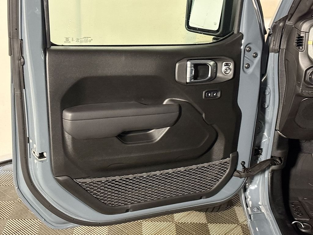 New 2026 Anvil Clear-Coat Exterior Paint Jeep Sport S image 10