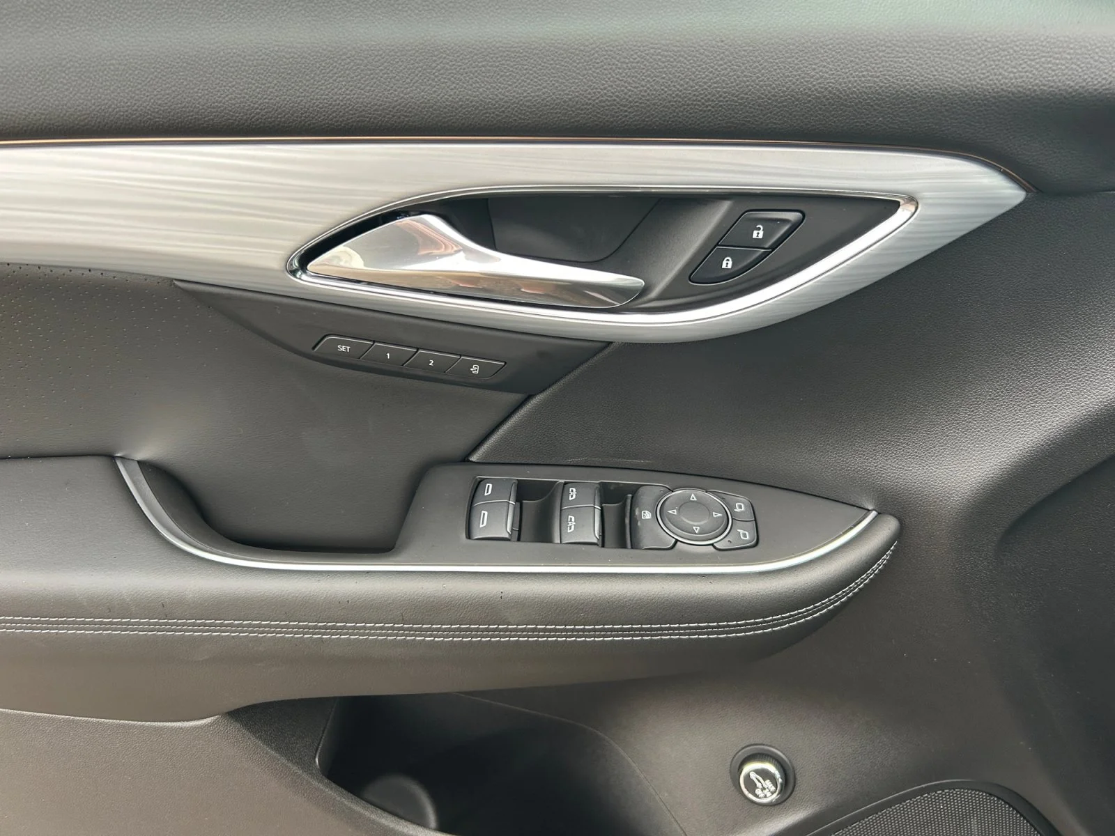 New 2026 Midnight Opal Buick Avenir AWD image 17