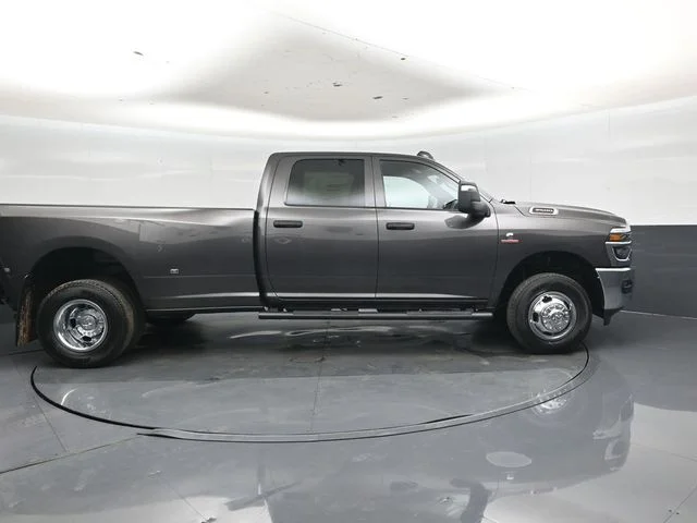 New 2026 Granite Crystal Metallic Clear-Coat Exterior Paint RAM Tradesman image 3