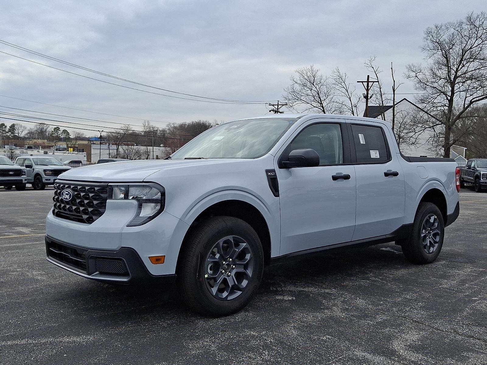 New 2026 Space White Metallic Ford XLT image 2