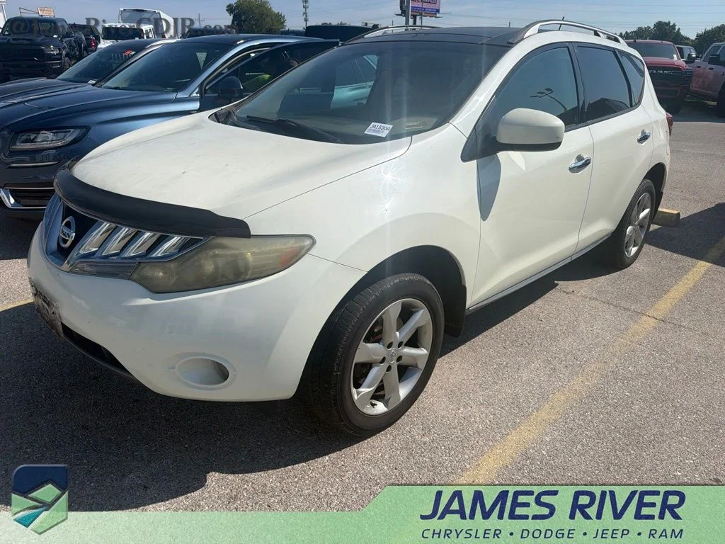 Used 2009 White Nissan SL image 1