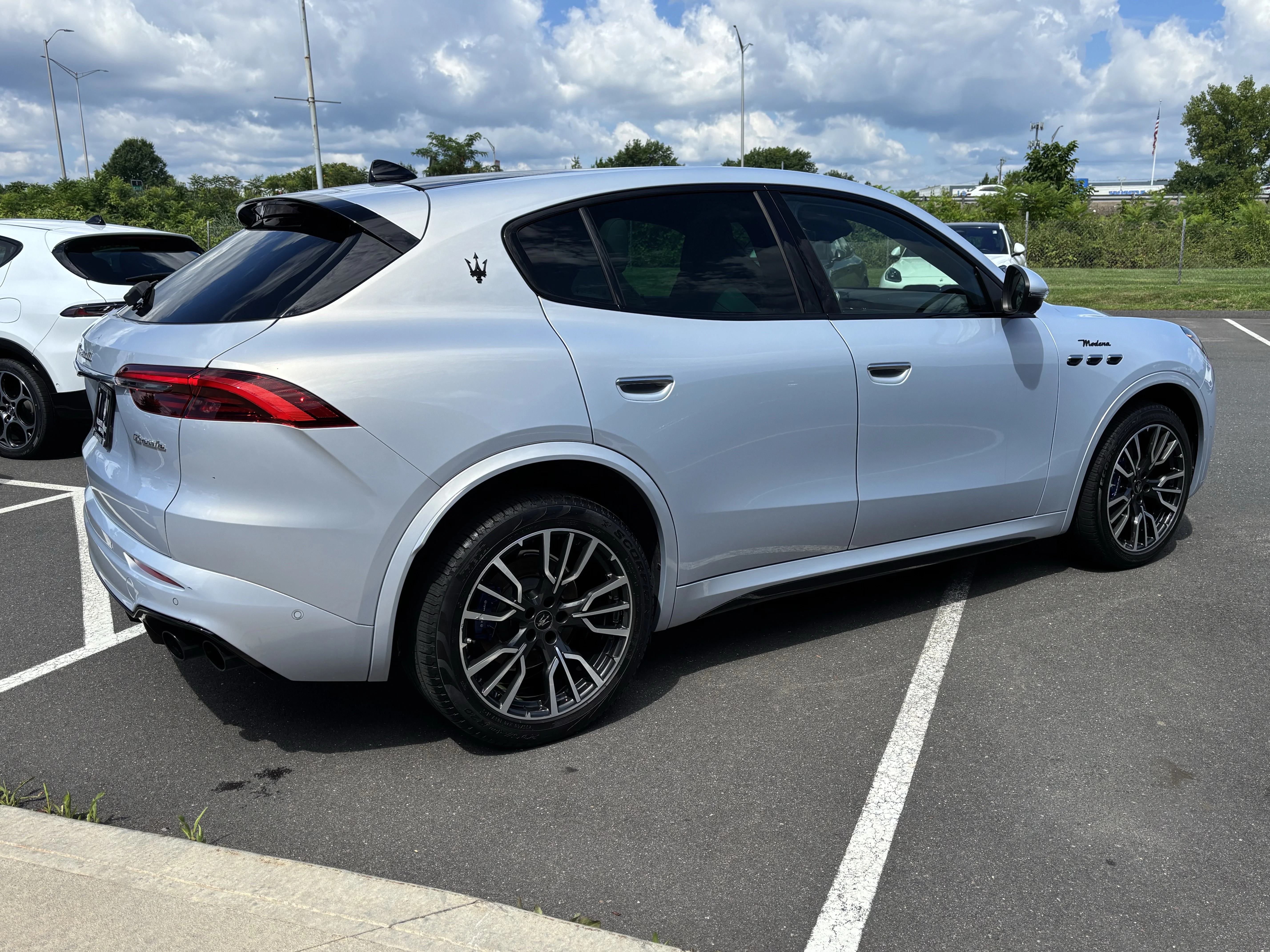 Certified Used 2023 Bianco Astro Metallic Maserati Modena image 9
