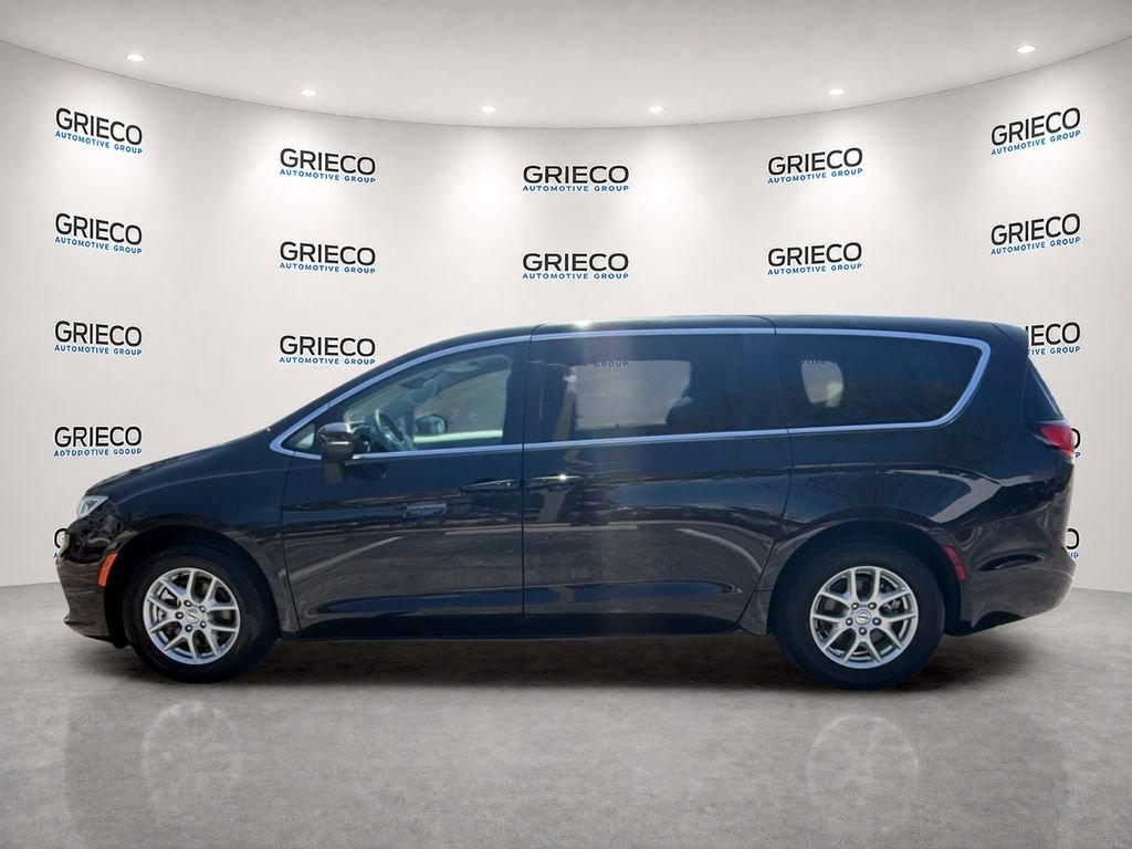 Used 2023 Black Chrysler Touring L image 4
