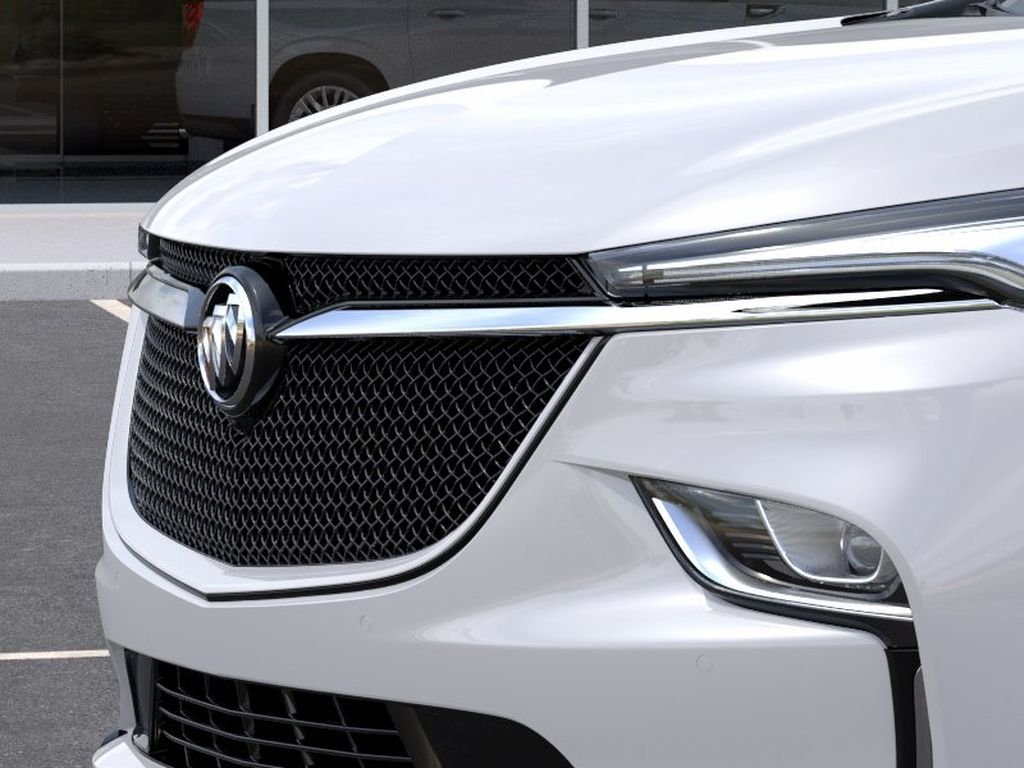 Used 2024 WHITE FROST TRICOAT Buick Essence image 13