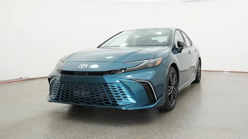 New 2026 Ocean Gem with Midnight Black Metallic roof Toyota XSE image 19