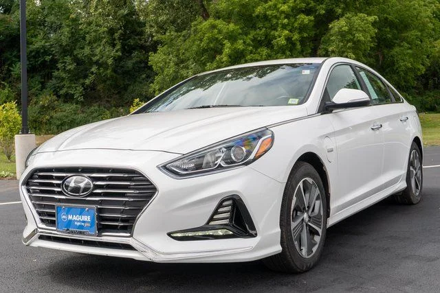 Used 2019 White Hyundai Base image 2