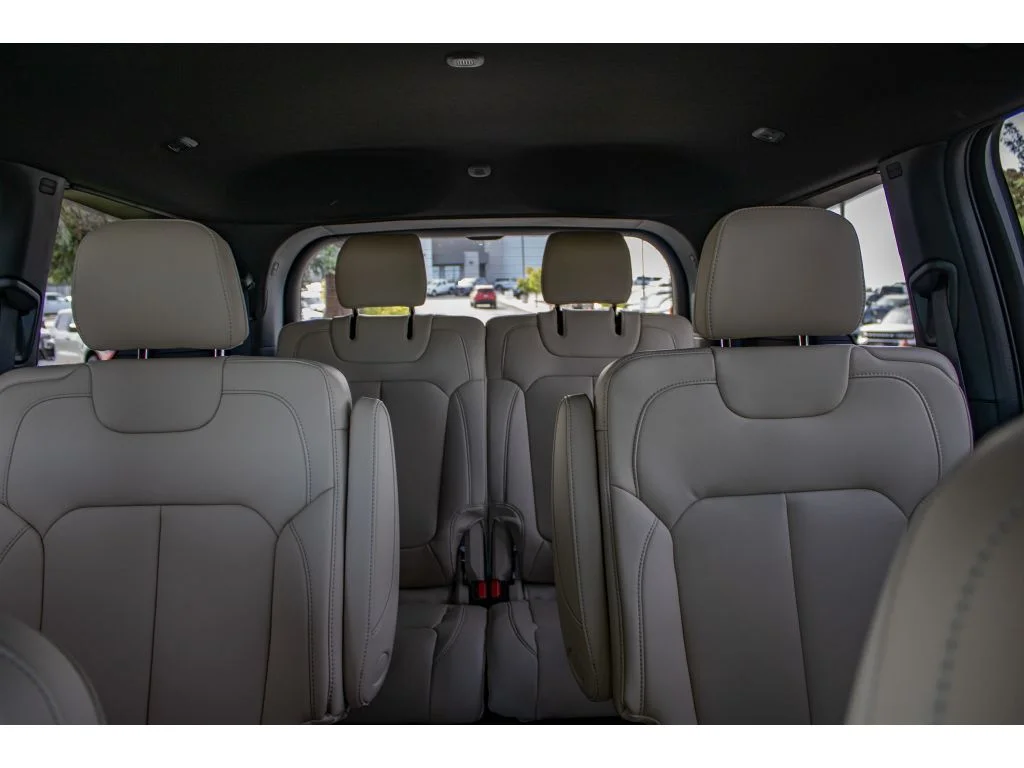 New 2026 Bright White Clear-Coat Exterior Paint Jeep Limited image 60