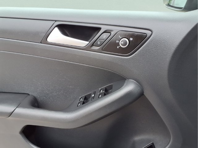 Used 2014 Gray Volkswagen 2.0L S image 13