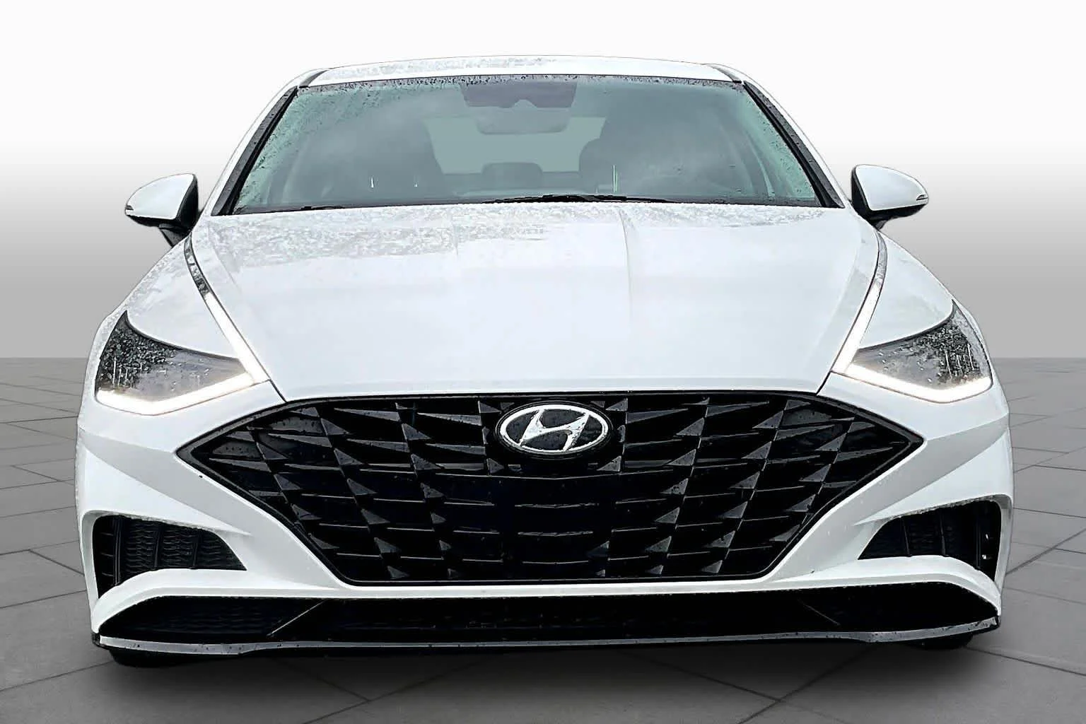 Used 2022 Quartz White Hyundai SEL image 4