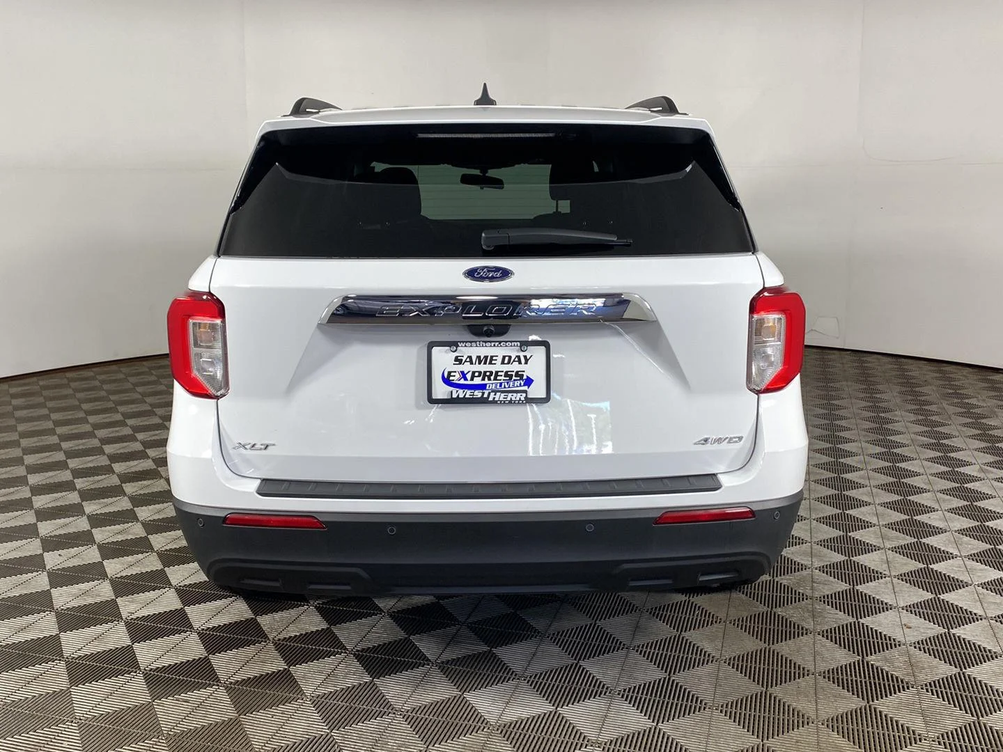 Used 2021 Oxford White Ford XLT image 16