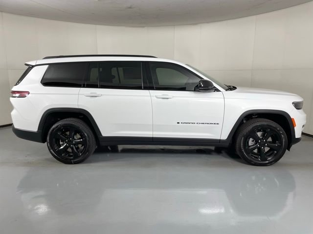 New 2025 Bright White Clear-Coat Exterior Paint Jeep Limited image 9