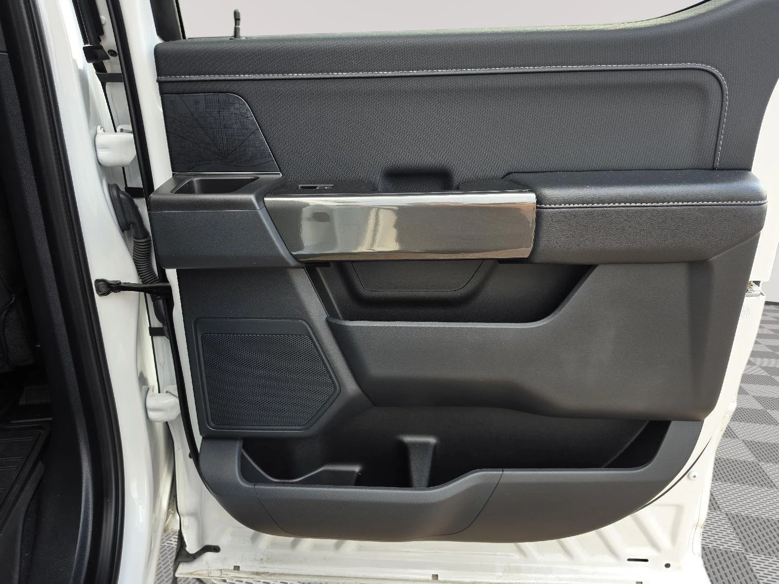 Used 2023 Oxford White Ford XLT image 17