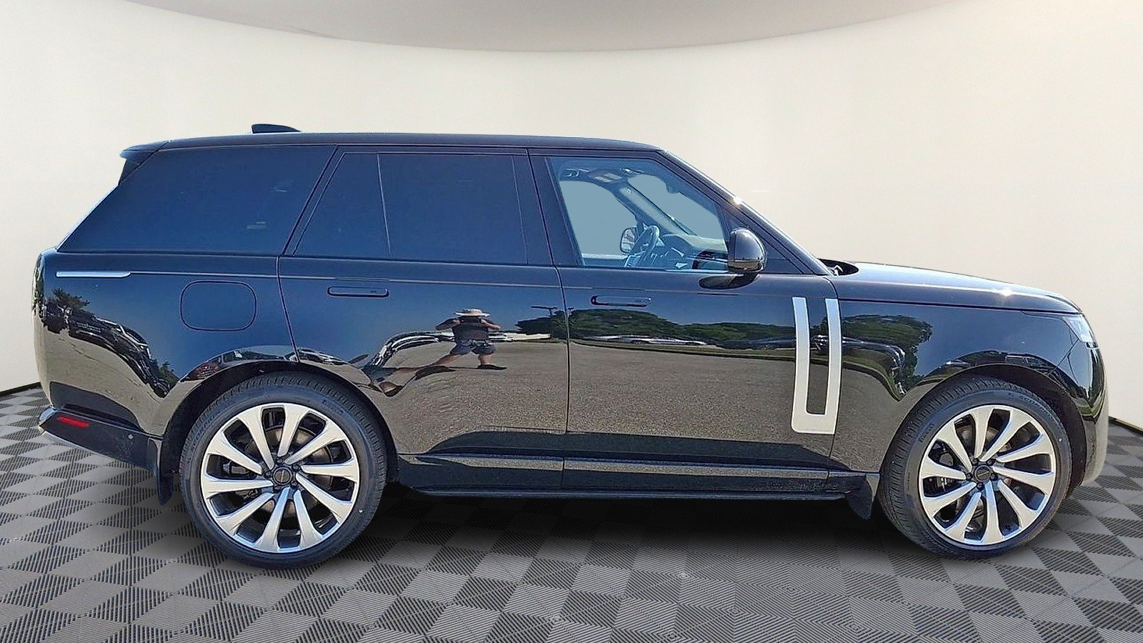 New 2026 Santorini Black LAND ROVER Autobiography image 9