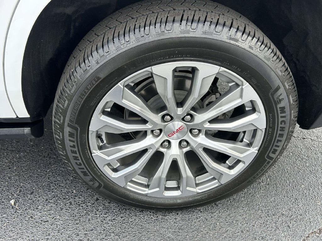 Used 2023 White GMC Denali image 9