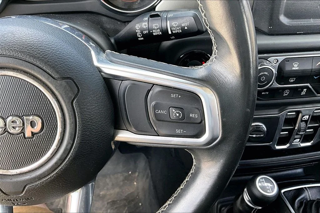 Used 2019 Silver Jeep Unlimited Sahara image 12