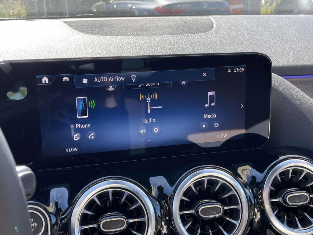 New 2026 Mountain Grey Metallic Mercedes-Benz GLA 250 image 19