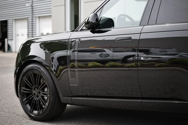 New 2026 Santorini Black Land Rover SE image 8