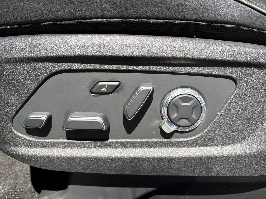 Used 2025 Black Hyundai Calligraphy image 27