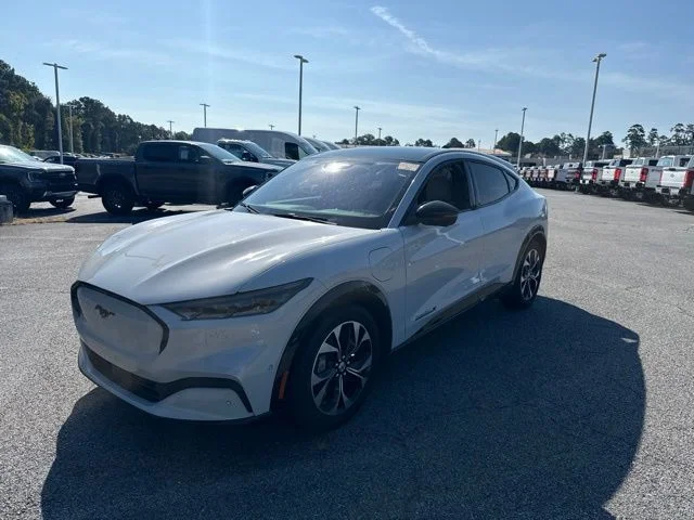 Used 2023 White Metallic Ford Premium image 8