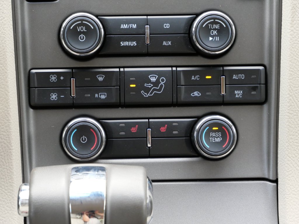 Used 2010 Red Ford SEL image 16