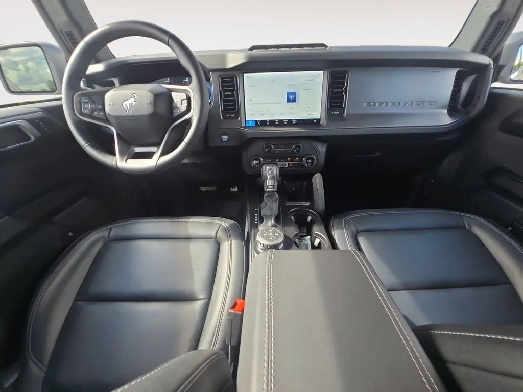 Used 2025 White Ford Badlands image 10