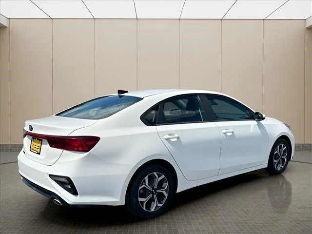 Used 2020 White Kia LXS image 3