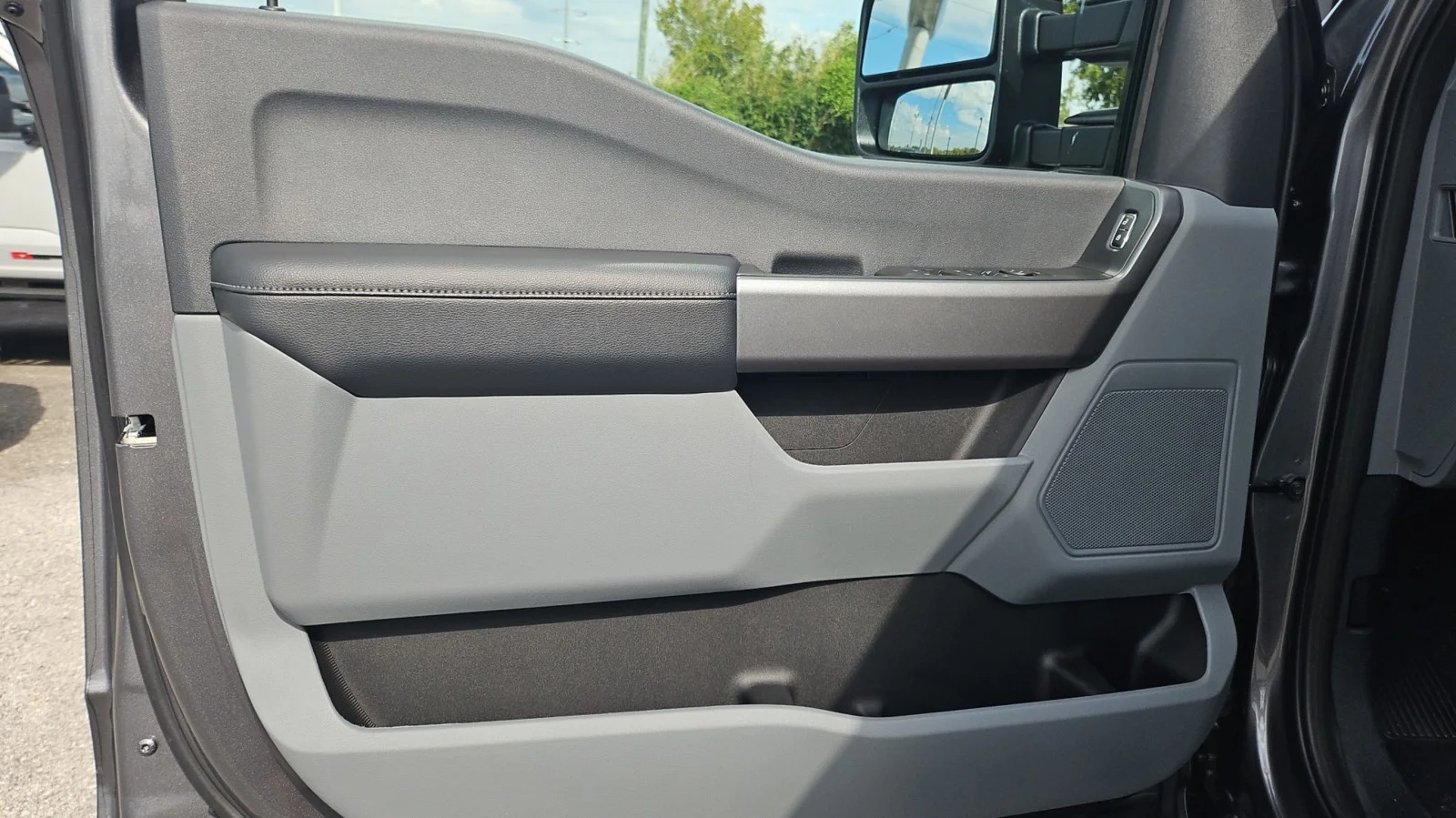 New 2027 Carbonized Gray Metallic Ford XL 4WD image 10