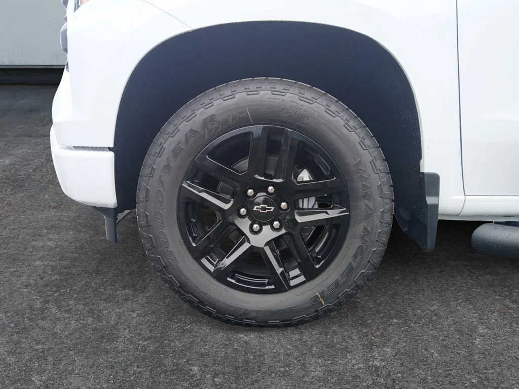 New 2026 Summit White Chevrolet Custom image 9