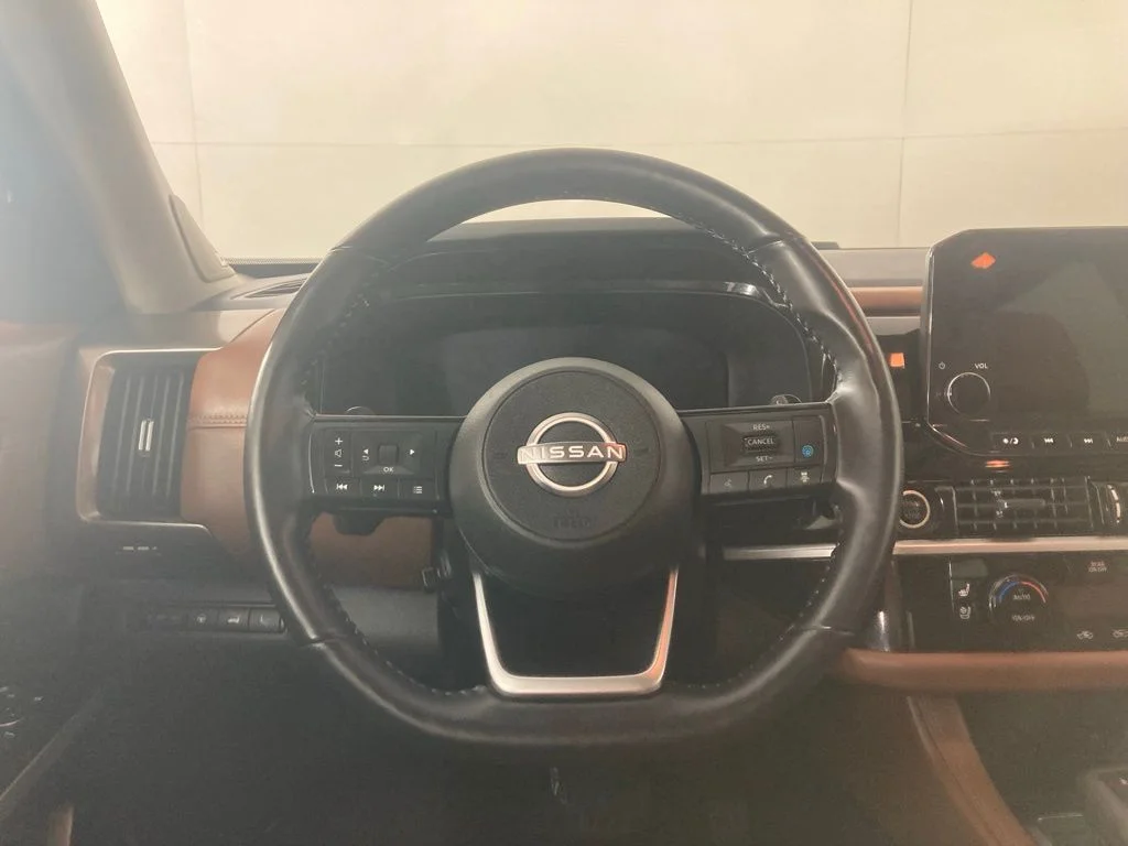 Used 2024 Black Nissan Platinum image 6