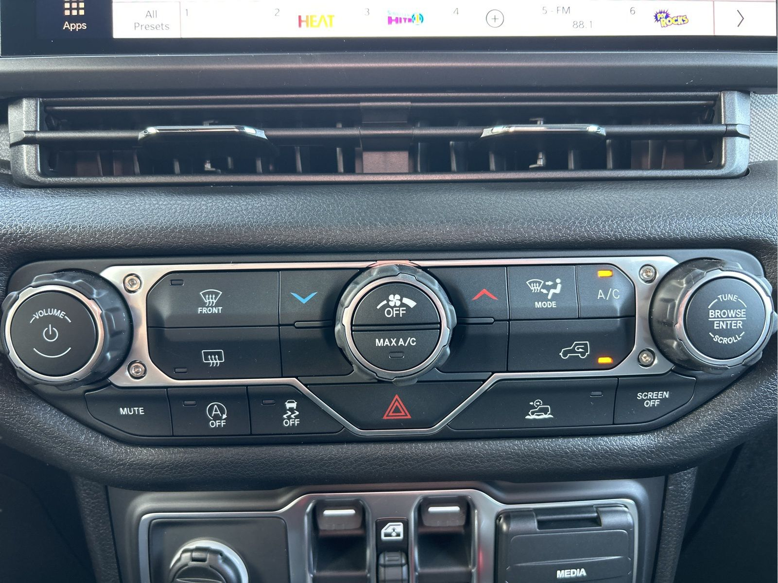 New 2026 Reign Exterior Paint Jeep Sport S image 29