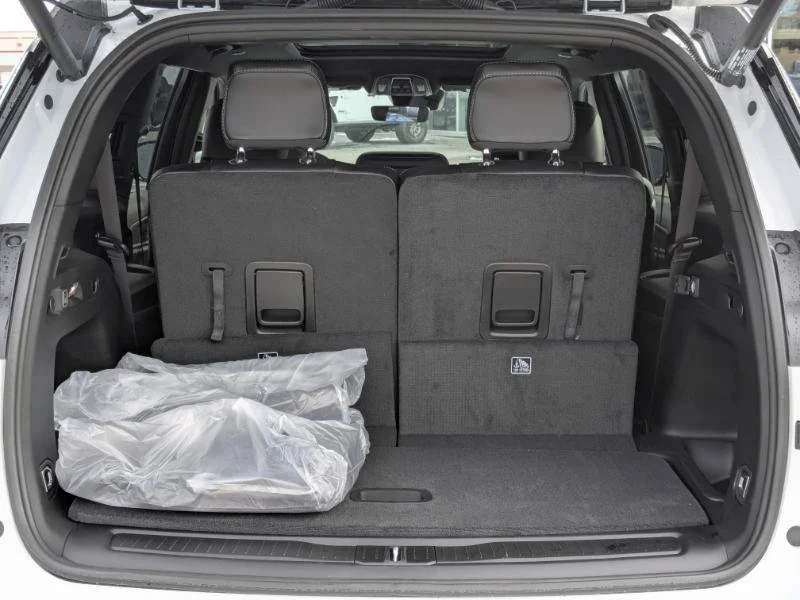 New 2025 White Jeep Limited - - 4x4 - Second row heated seats - Dual Pano Sunroof - Int FAM CAM & More! image 30