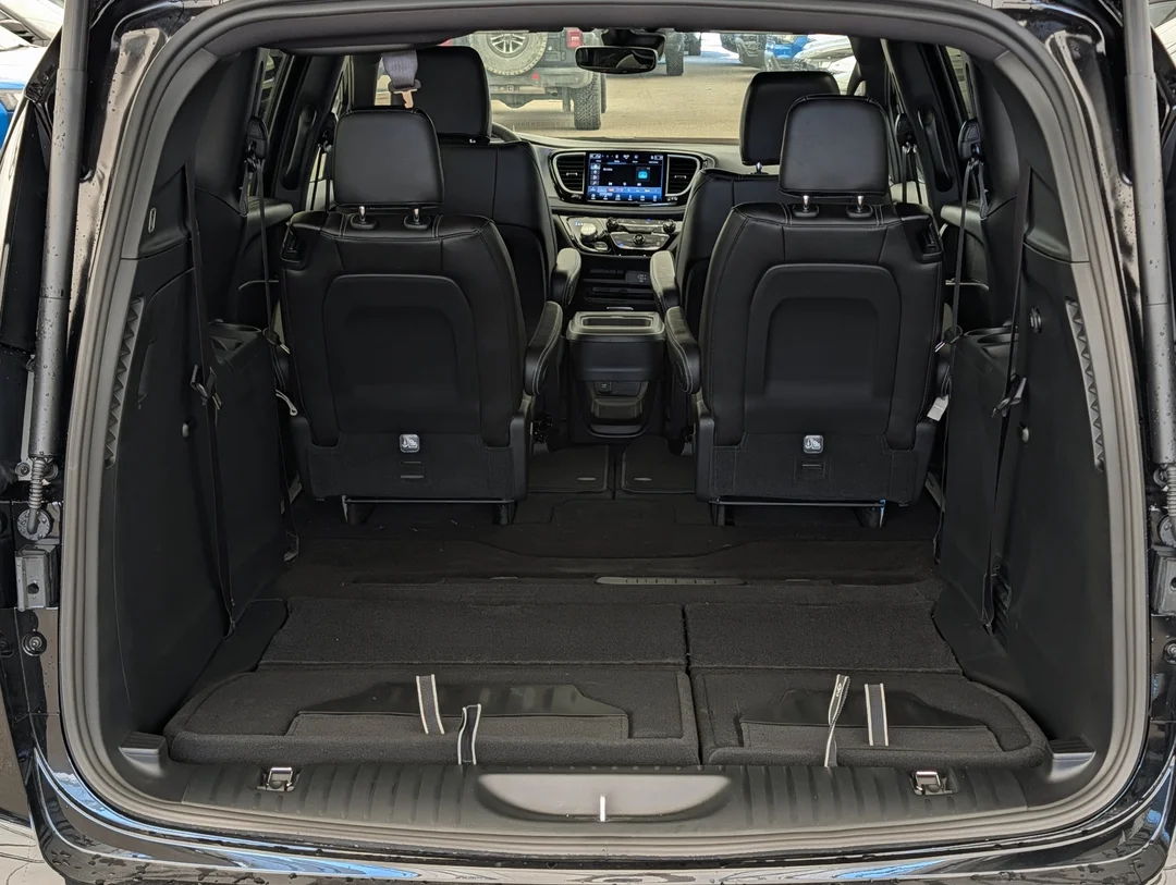 New 2027 Black Chrysler Select - - AWD - Customer Preferred Pkg 27L - Safety Sphere - Full Sunroof & More! image 29