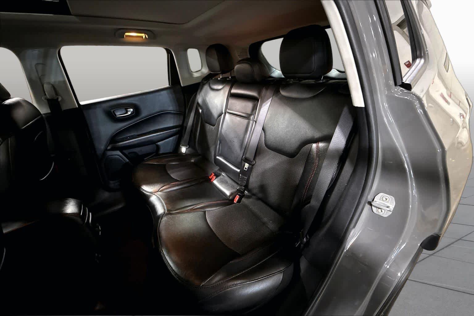Used 2020 Sting-Gray Clearcoat Jeep Trailhawk image 20