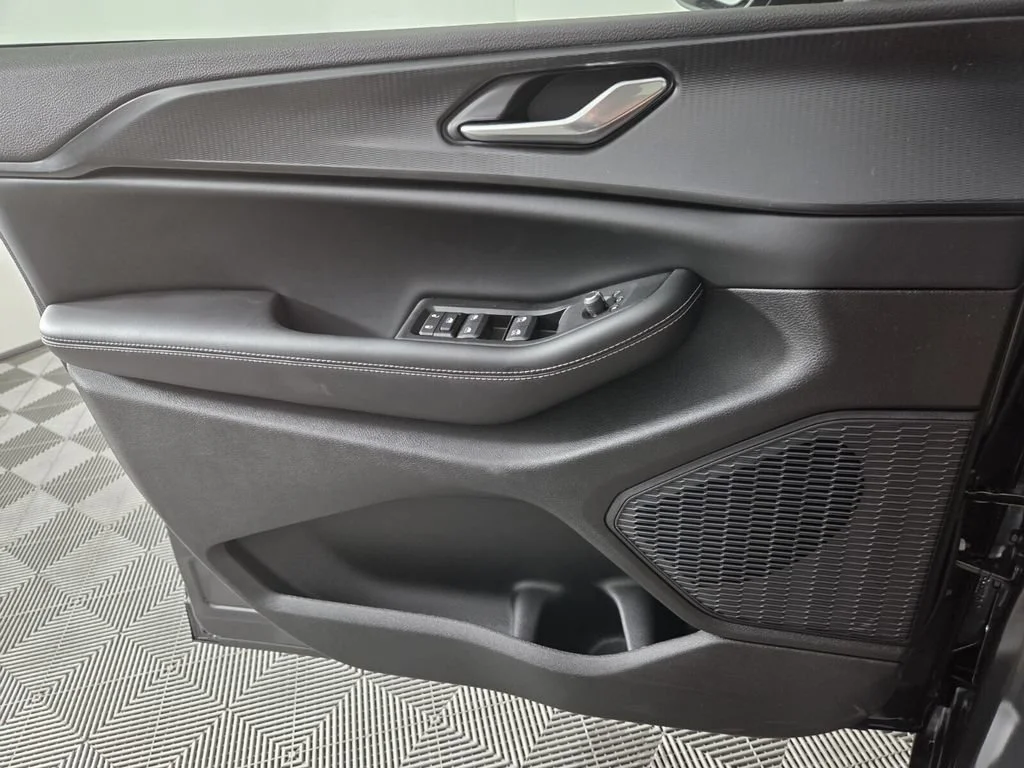New 2026 Baltic Gray Metallic Clear-Coat Exterior Paint Jeep Laredo image 22