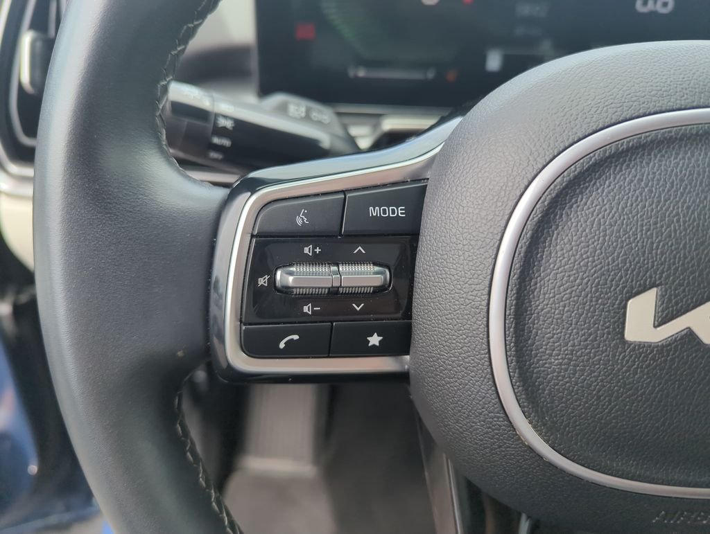 Used 2025 Black Kia S image 22