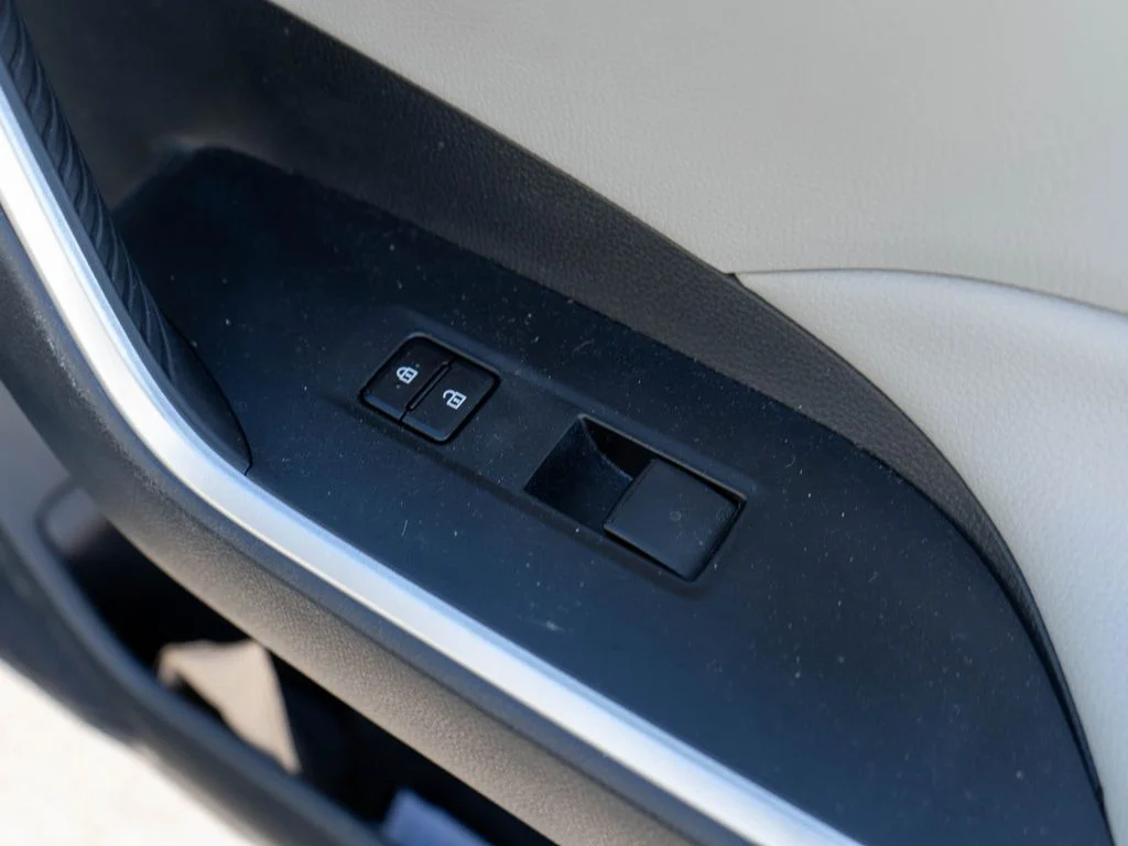 Used 2019 Silver Toyota XLE image 11
