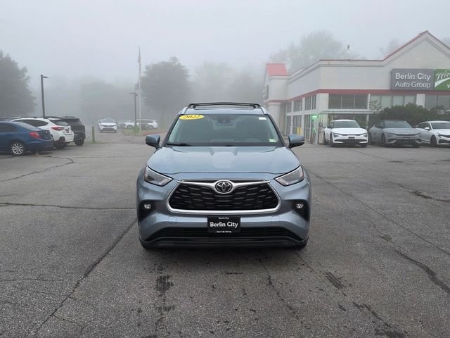 Used 2022 Moon Dust Toyota XLE image 3