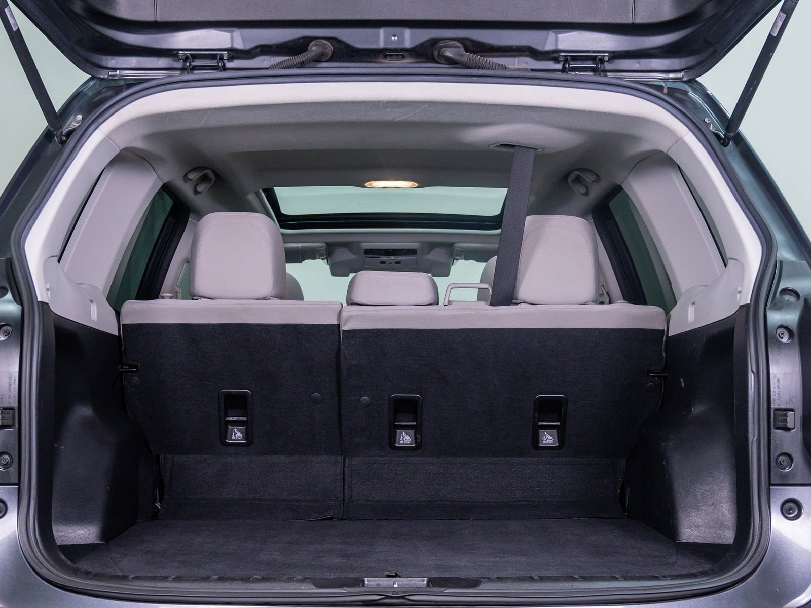 Used 2018 Dark Gray Metallic Subaru Premium image 8