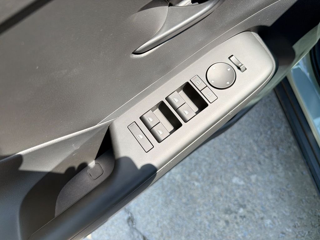 2026 Hyundai Kona SE - Photo 14
