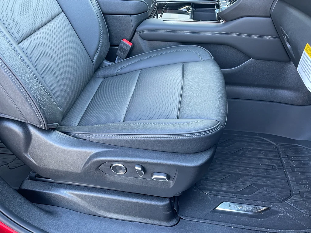 2025 GMC Yukon XL Denali - Photo 33