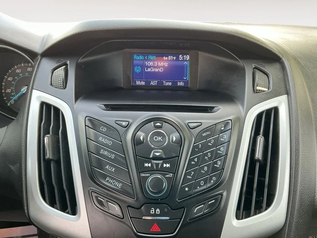 Used 2013 Red Ford SE image 14